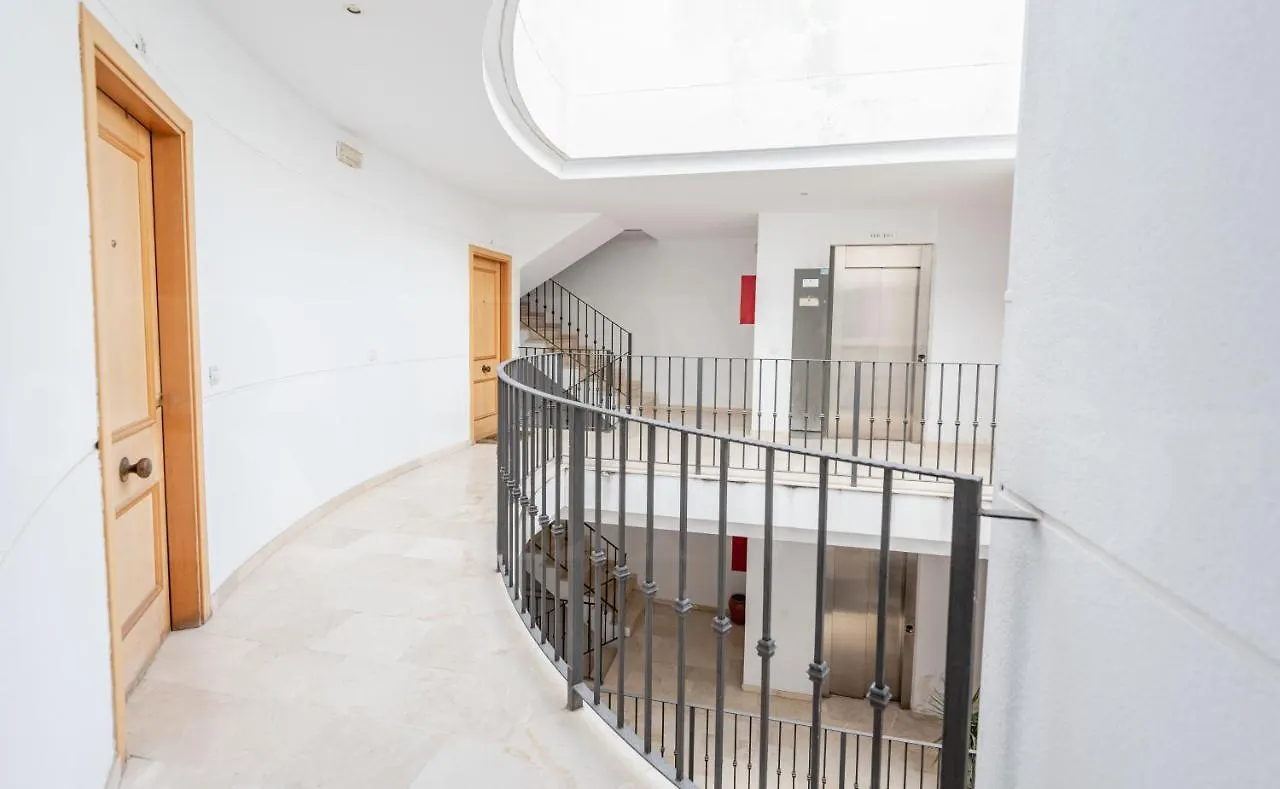 Penthouse With Private Jacuzzi & Rooftop - Center Malaga Apartment