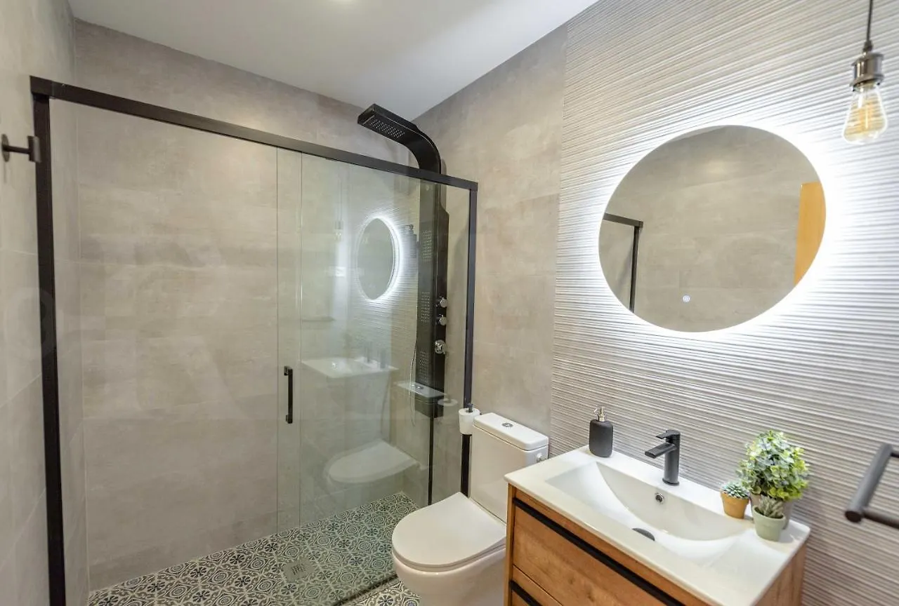 Penthouse With Private Jacuzzi & Rooftop - Center Malaga Apartment
