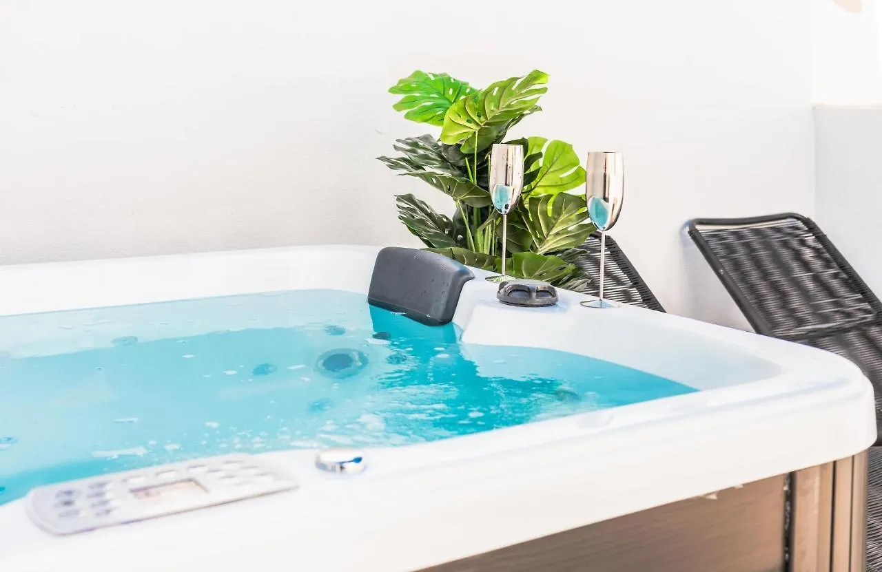 Penthouse With Private Jacuzzi & Rooftop - Center Malaga