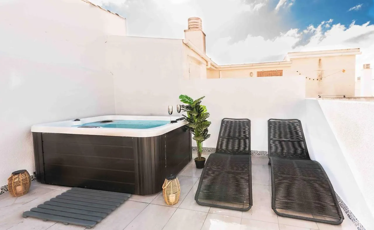 Penthouse With Private Jacuzzi & Rooftop - Center Malaga Apartment